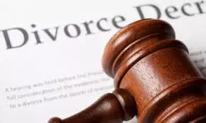 Madhya Pradesh HC: Wife’s Vulgar Chats with Men Valid Ground for Divorce