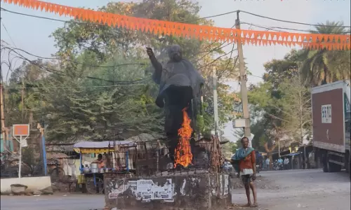 Bolangir: Biju Patnaik Statue Set Ablaze, One Detained