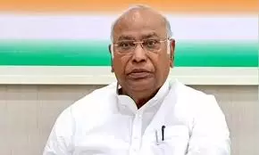 Kharge: Nitish changes parties just for CM’s chair
