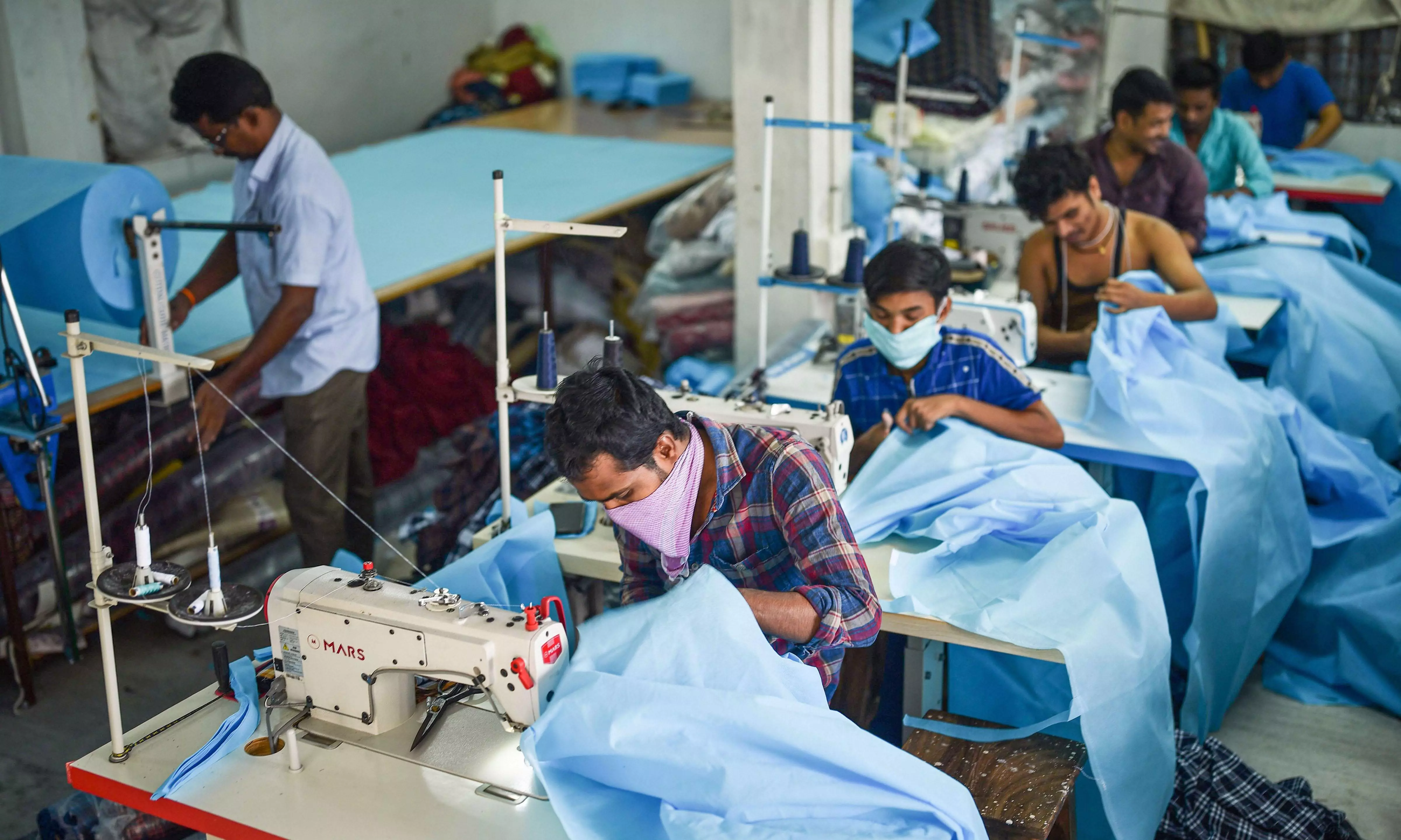 India’s Manufacturing Growth Hits 10-Month High in April