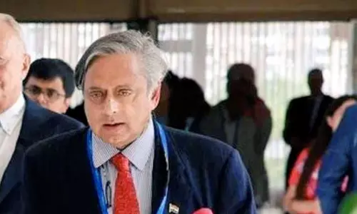 Anita Katyal | Tharoor Keeps All Guessing; AAP Usurping Cong Guj Base