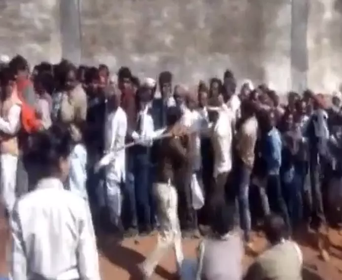 Farmers, Standing in Queue for Fertilizer in MP Town, Baton-Charged, Cop Suspended