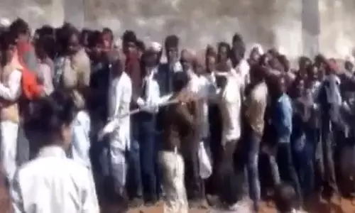 Farmers, Standing in Queue for Fertilizer in MP Town, Baton-Charged, Cop Suspended