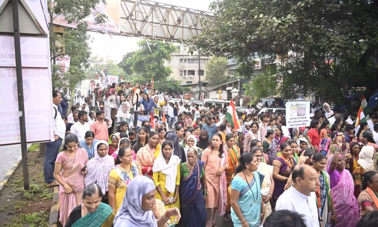 Pawar Leads Akrosh Morcha, Demands Farm Loan Waiver