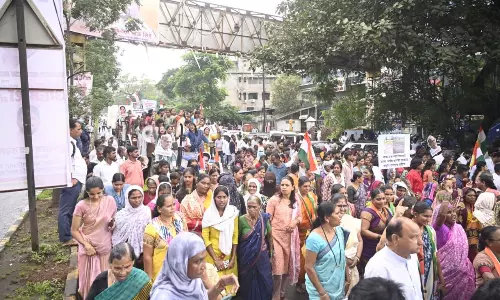 Pawar Leads Akrosh Morcha, Demands Farm Loan Waiver