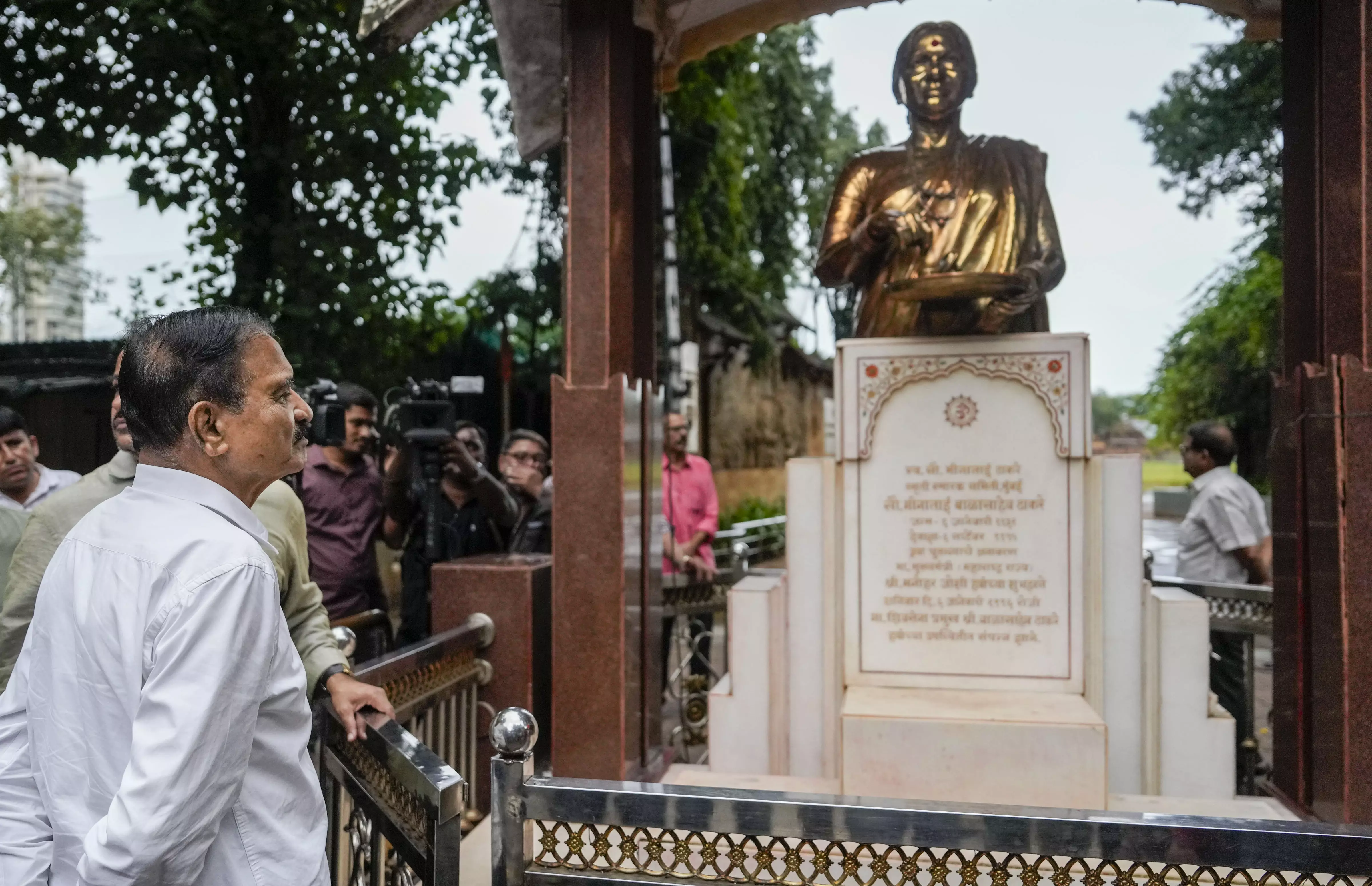 UBT Sena Up in Arms After Meenatai Thackeray Statue Defaced