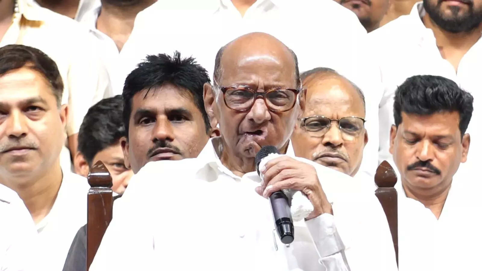 Pawar Backs PM Modi on Age Debate