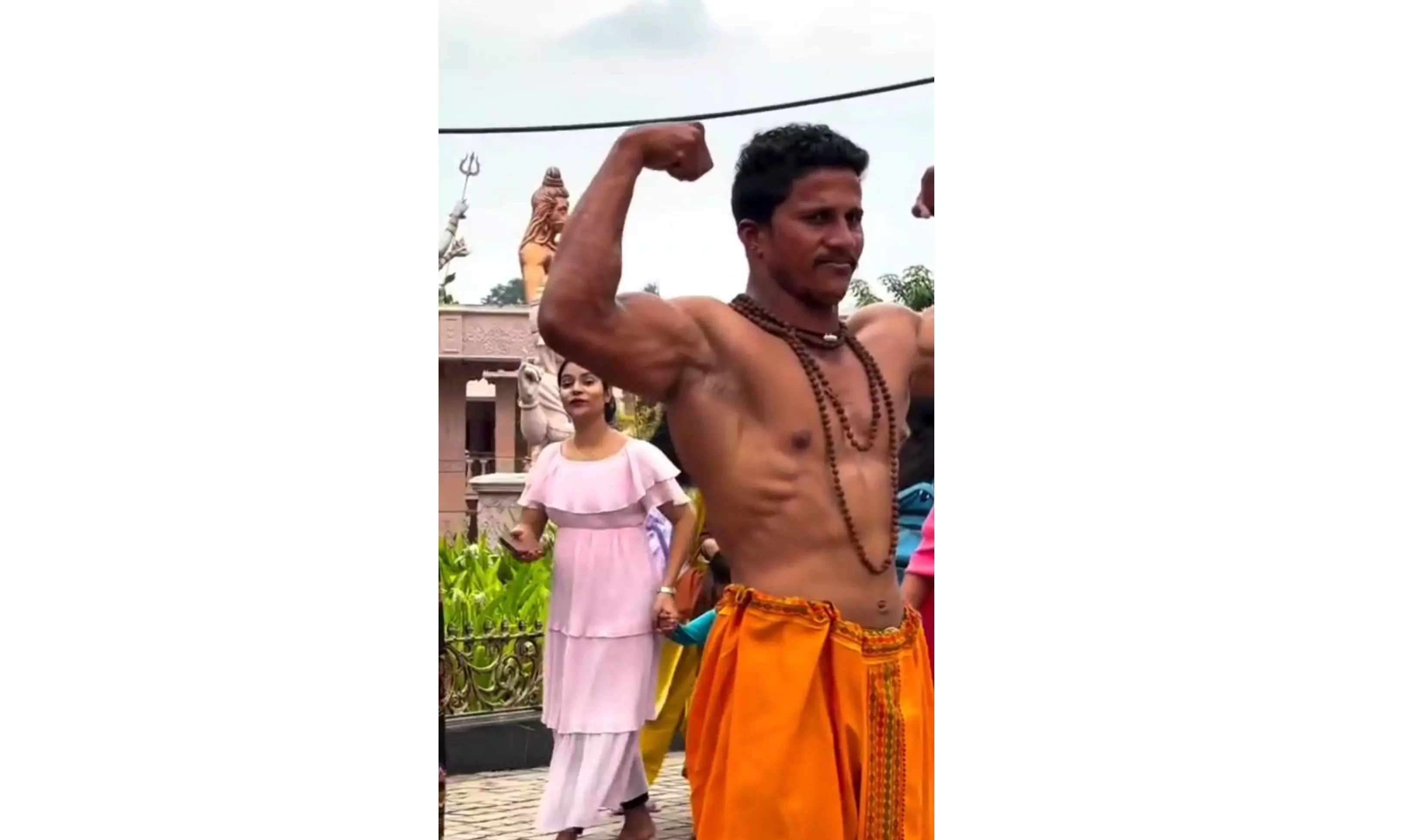 Man Displays Six-Pack in Mahakal Corridor, Probe Ordered After Video Goes Viral Man Displays Six-Pack in Mahakal Corridor, Probe Ordered After Video Goes Viral