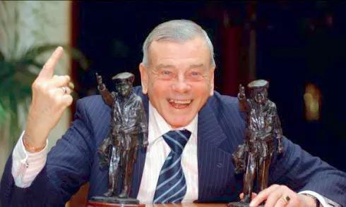 AA Edit | Farewell Dickie: Crickets Gentle Giant AA Edit | Farewell Dickie: Crickets Gentle Giant