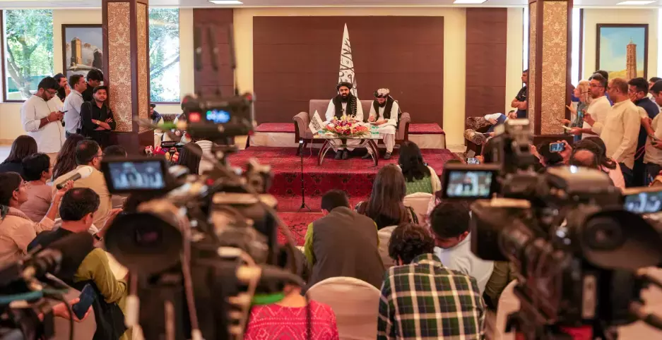 Afghan FM Meets Women Journalists After Gender Bias Row