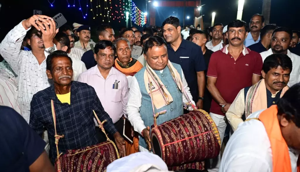 Odisha CM Mohan Majhi Pauses His Journey to Hear Villagers Voices