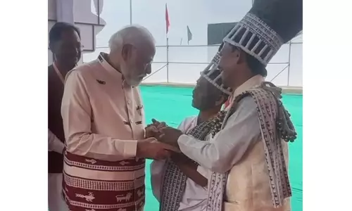 Modi Breaks Protocol to Honour Ramnami Tribe Delegation’s Wish to Adorn Him With Tribal Headgear