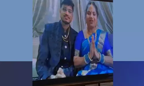 Flight cancellation forces newlyweds to attend their own reception online Flight cancellation forces newlyweds to attend their own reception online