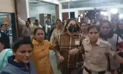 Tejwani remanded, Opposition slams government for no action against Parth Pawar Tejwani remanded, Opposition slams government for no action against Parth Pawar