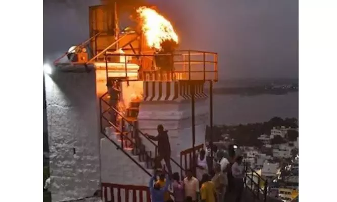 AA Edit | TN Politics Embroils HC Judge AA Edit | TN Politics Embroils HC Judge