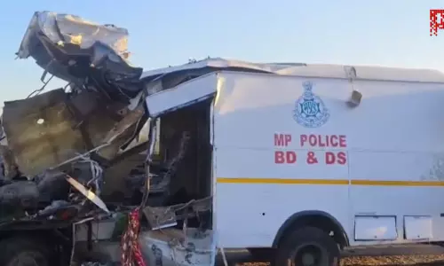 4 Bomb-Disposal Squad Personnel Killed in Road Mishap in MP, Police Dog Escapes Unhurt 4 Bomb-Disposal Squad Personnel Killed in Road Mishap in MP, Police Dog Escapes Unhurt
