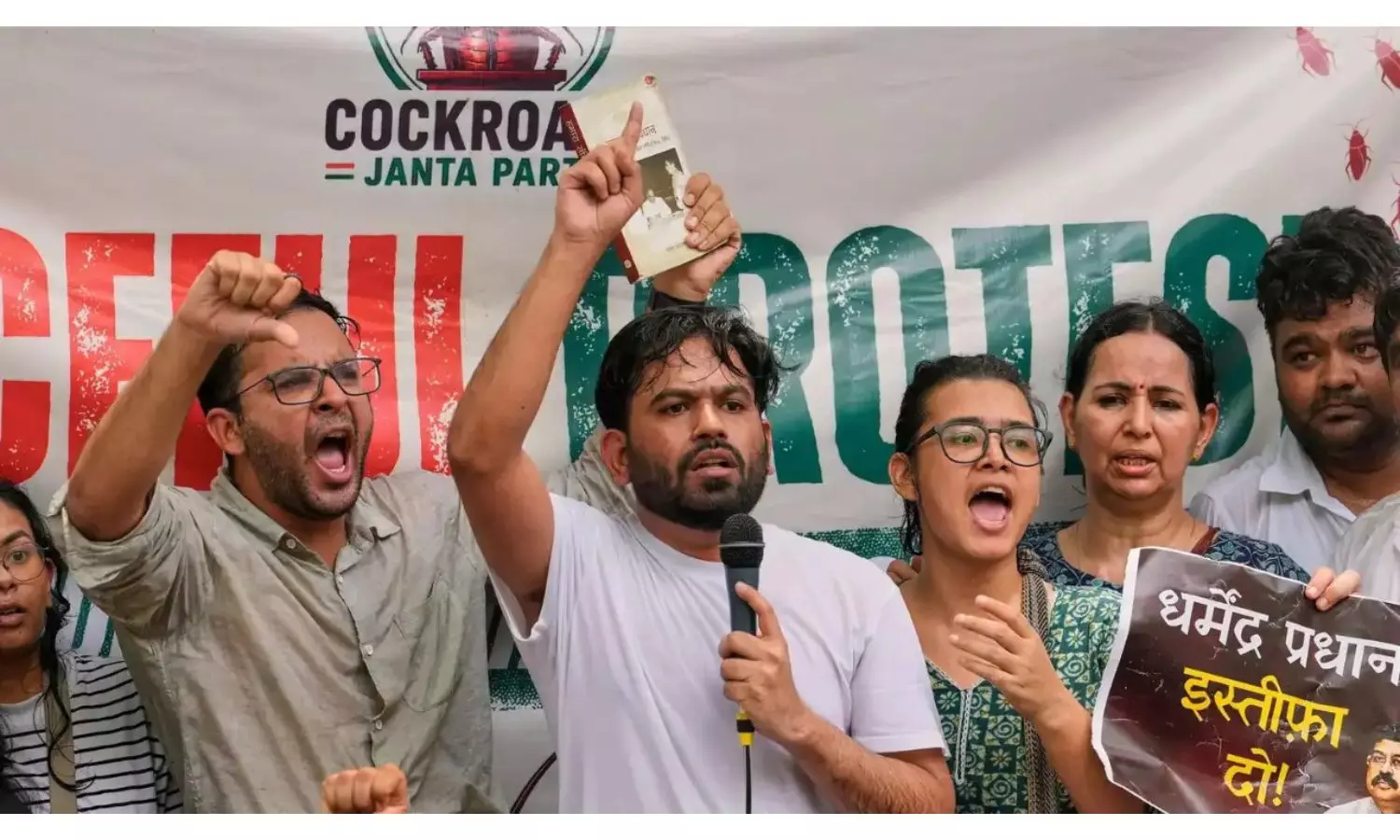 AA Edit | Govt Should Swiftly Tackle Anger Of The ‘Cockroaches’ AA Edit | Govt Should Swiftly Tackle Anger Of The ‘Cockroaches’