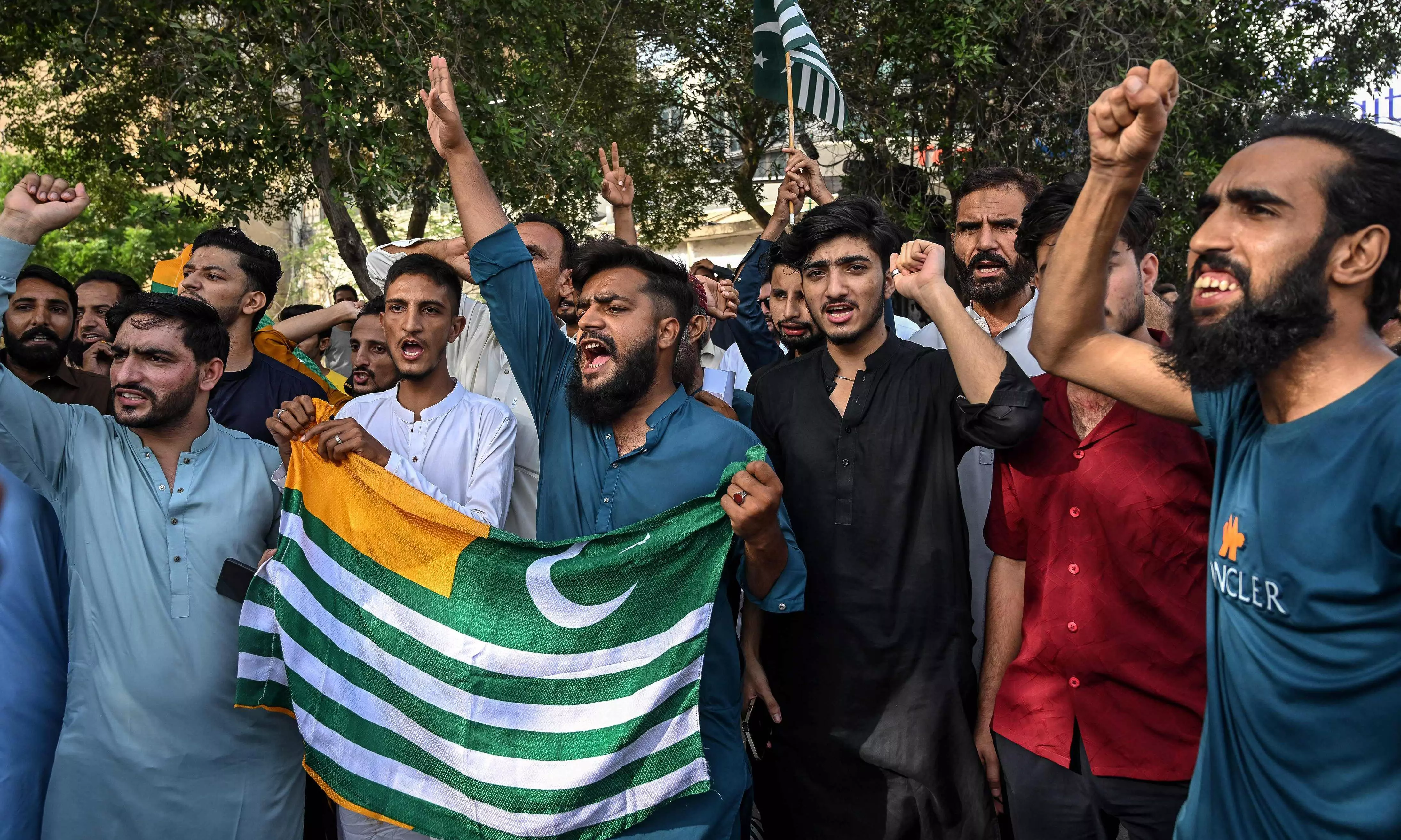 Pakistani Forces Fire on Women-Led Protests in PoK; India Urges International Scrutiny Pakistani Forces Fire on Women-Led Protests in PoK; India Urges International Scrutiny
