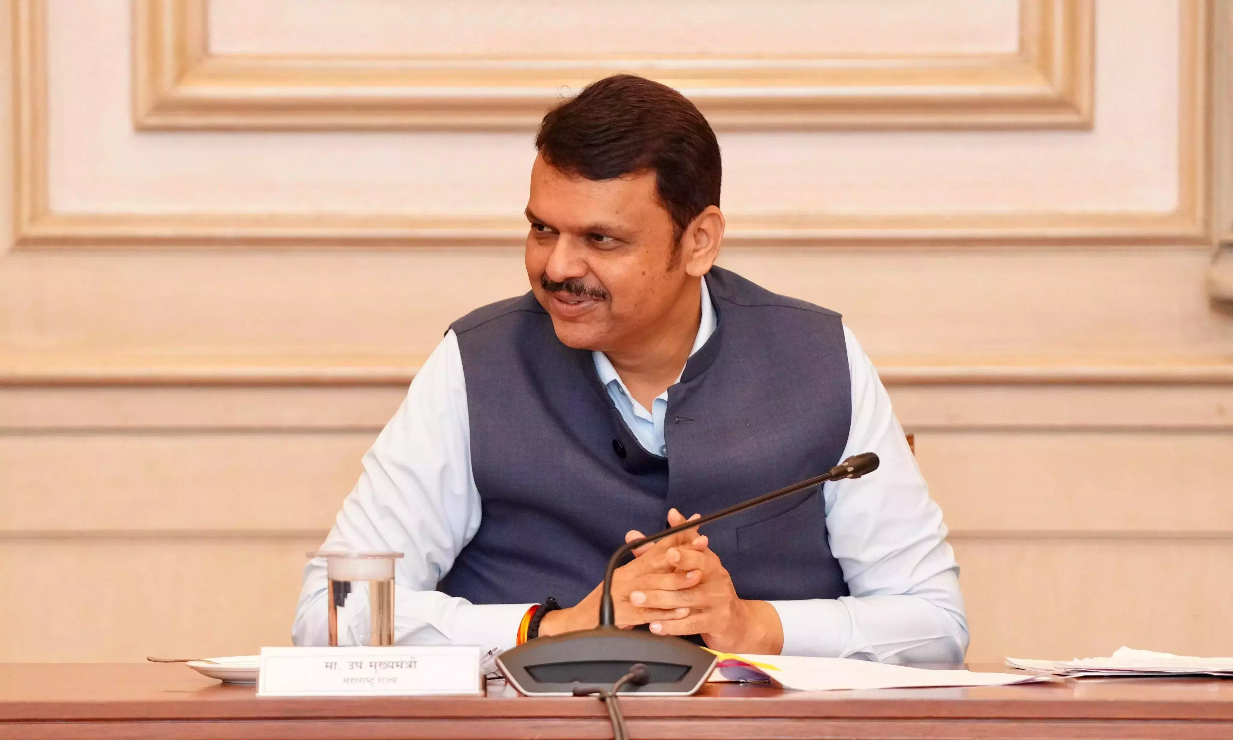 Fadnavis Backs Mundhe, Says FDA’s Food Safety Crackdown Will Continue Fadnavis Backs Mundhe, Says FDA’s Food Safety Crackdown Will Continue